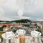 Neu Residences Smart Апарт-готель 4*