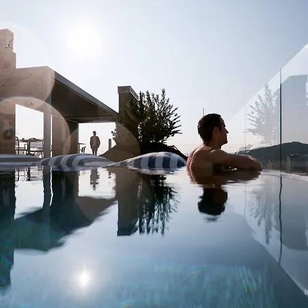 Aparthotel Neu Residences Smart 4*