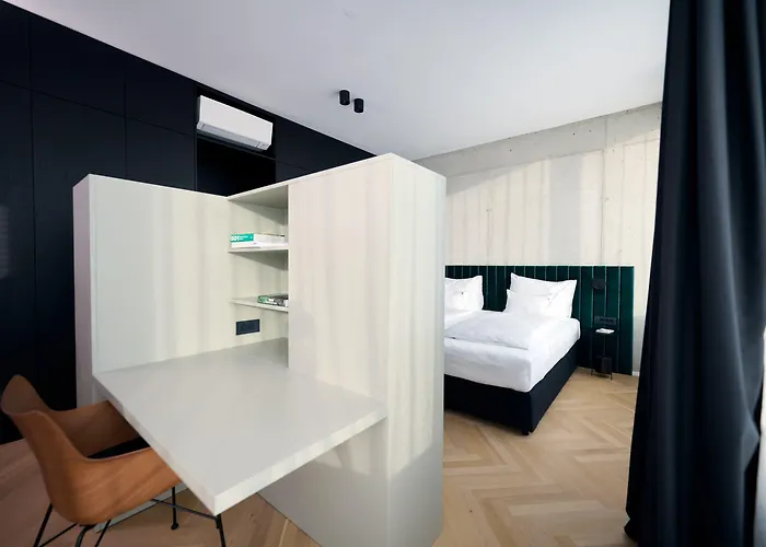Aparthotel Neu Residences Smart 4*